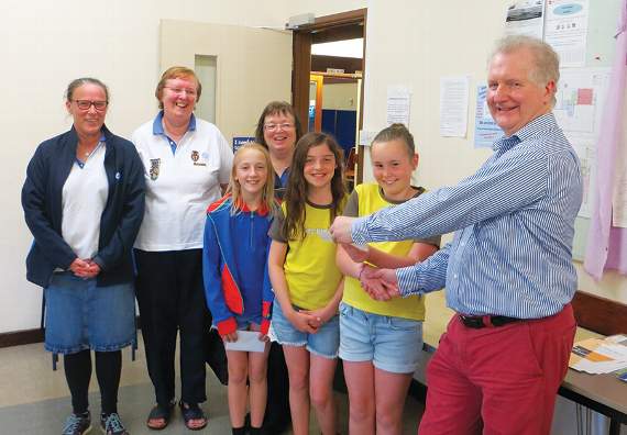 Singers help Guide Hall renovation cause