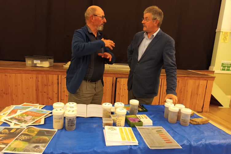 Speaker David Usher talking to Kilmersdon Gardeners’ member, Neil Smerdon, from Holcombe.