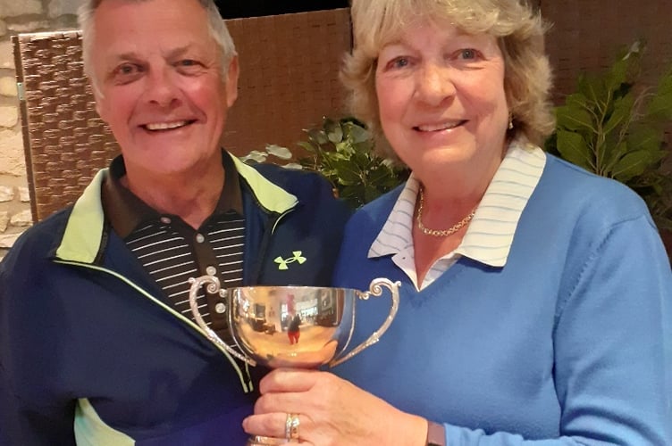 Rob Thain and Lin Papadopoullos win the Paul Harwood Trophy.