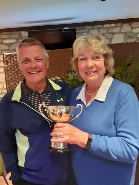 Rob Thain and Lin Papadopoullos win the Paul Harwood Trophy.