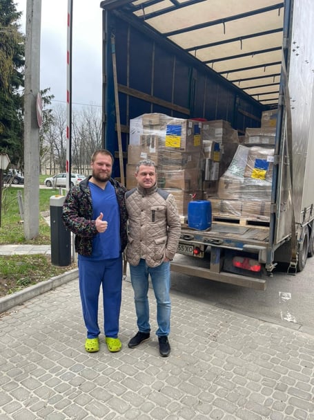 Hospital staff welcome the arrival of delivery number 8 from the UK to Ukraine. 