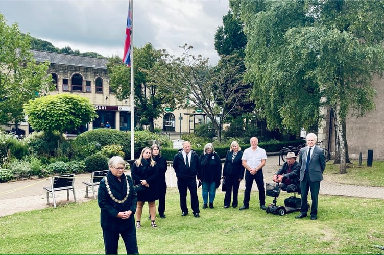 Mayor Lynda Robertson lays flowers to mark the passing of the Queen, accompanied by fellow councillors and officers of Midsomer Norton Town Council.