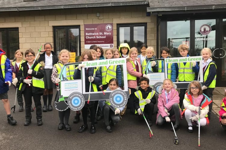 St Mary’s School pupils among Paulton pupils and residents joining the Green Clean.