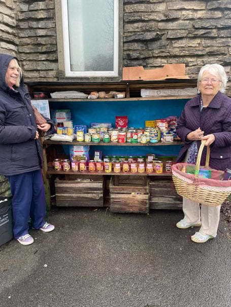 Bloomfield Care Home donate to Paulton Larder.