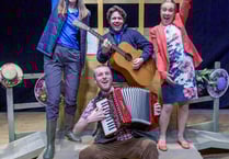 Mikron Theatre soars into Bath with “Twitchers"