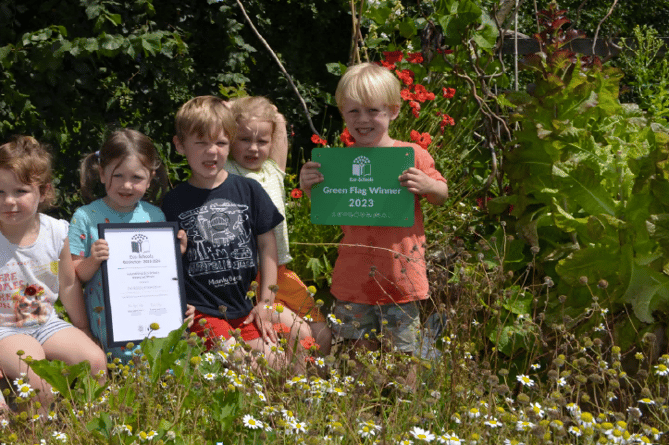New Manor Nursery gain presitigious Eco-Schools Green Flag award.