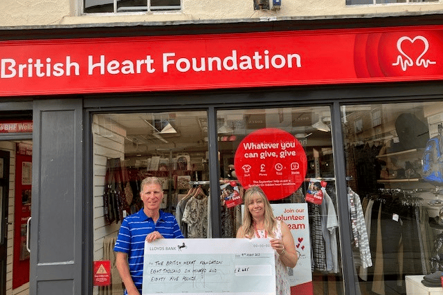 Mendip Golf Club's ex captain donated £8,000 to British Heart Foundation.