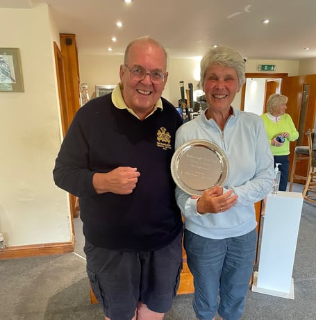 Orchardleigh Golf Club donate to Purple Elephant