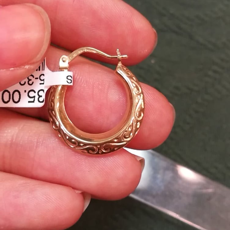 Stolen earring, Bath robbery