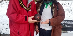 Bowls club members brave the snow to enjoy farmers' market