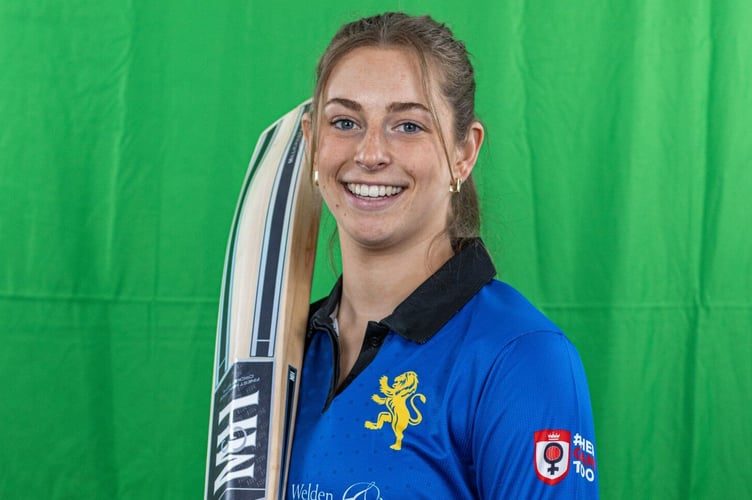 Amelia Munday - playing cricket in Australia