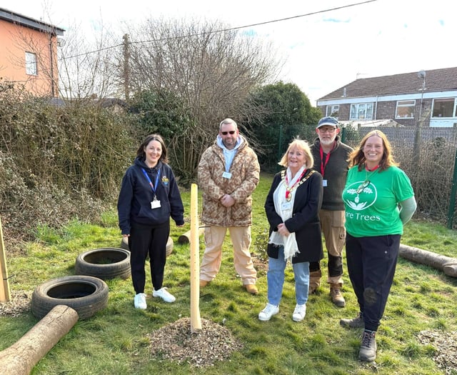 Tree planting unites Peasedown community