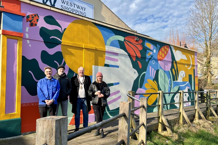 New mural Gus Scott, Cllr Nick Dove, Mayor Andy Jones and Charlotte MacMillian-Scott landscape