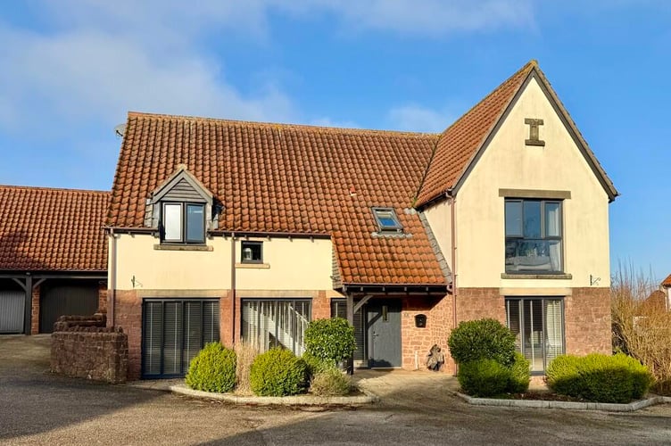 4 bedroom house in Compton Martin