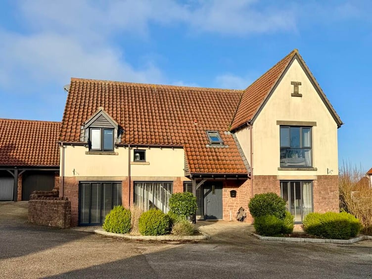 4 bedroom house in Compton Martin