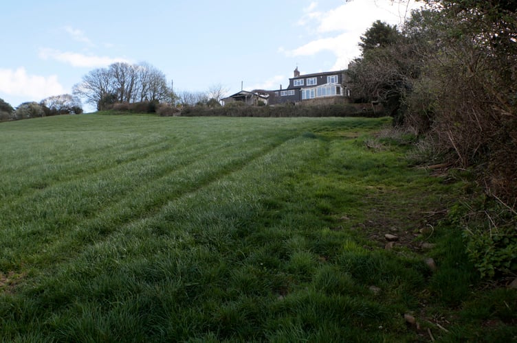 Fraser star Kelsey Grammer has been given the greenlight to demolish this historic cottage - despite neighbour objections. Photo released March 30 2025.  The actor and comedian, who also starred in Cheers, sought permission to knock down their home near Bristol after failing in an earlier bid to build an extension on it. The American actor and comedian and his wife Kayte have submitted a formal request to North Somerset planners asking if they need prior council approval to demolish their home near Portishead, after council planners refused to let them build a big extension on it last year.