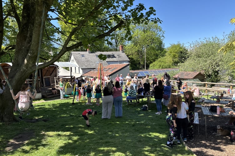 The event held at the Redan Inn on May 3 saw the launch of their garden & pizza carriage alongside live musical acts.