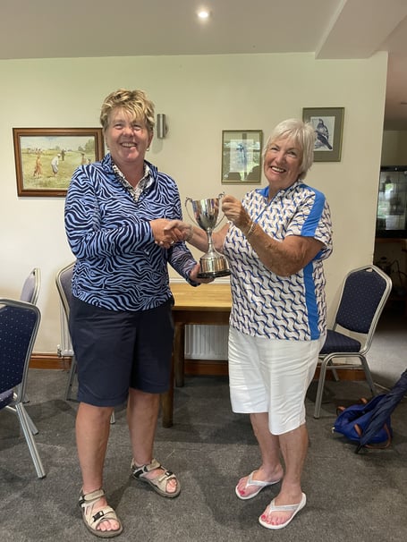 Sue Sweet (right) receiving the Vincent Cup from lady captain Susan Marshall.