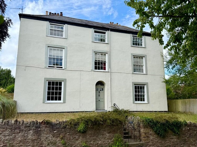 The building in which 3 Rosedale resides