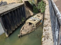 Council serve owners of sunken boats