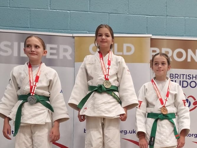 Daisy -Mo on top of the podium