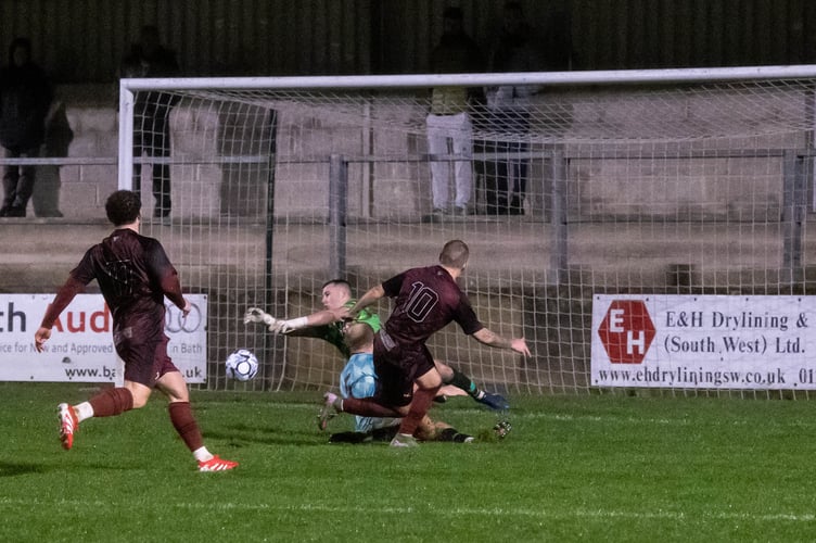 Paulton Rovers v Bridgwater United action