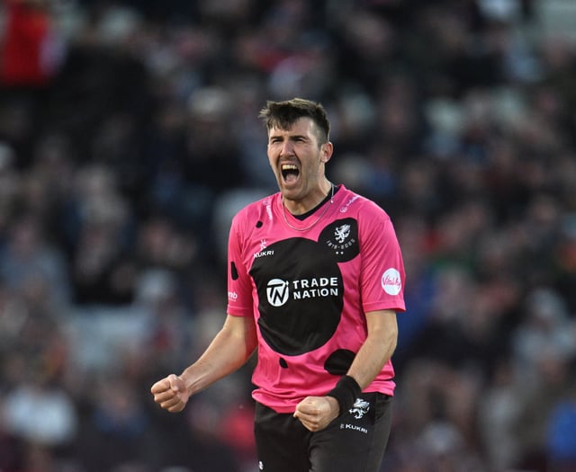 Overton signs new extension of his contract 