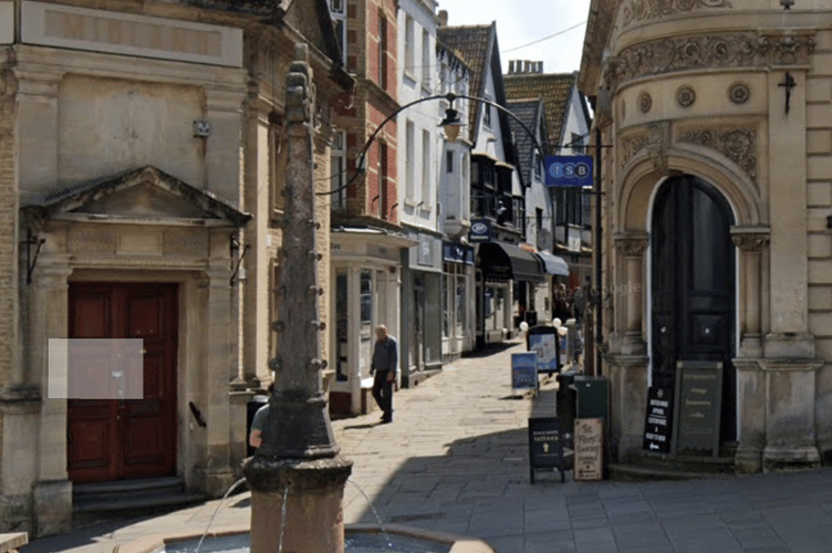 Independent shops on Cheap Street and King Street will open late for a pre-Christmas event supported by Frome Town Council.