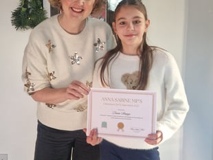 MP hosts hot chocolate morning with Christmas card competition winners