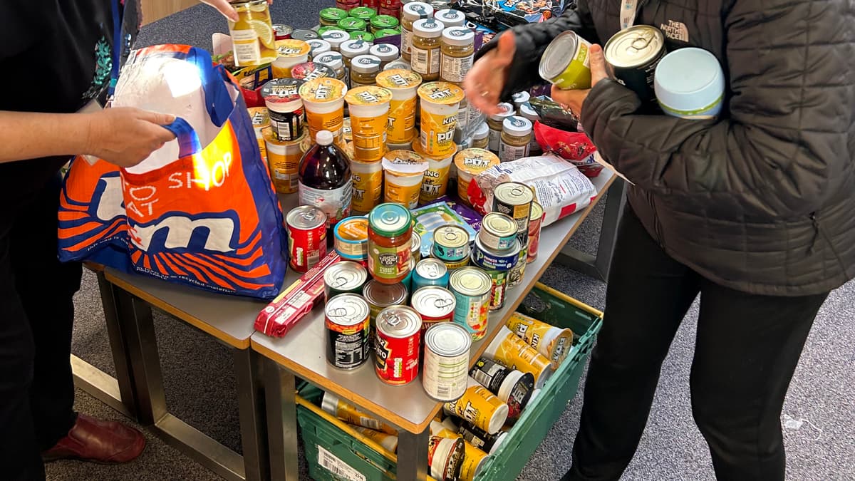 Radstock Food Club receives vital support at Christmas