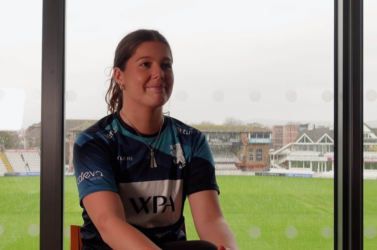 Bea Willis - has signed first professional contract with Somerset