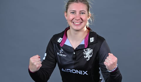 Young spinner Lola has signed for Somerset 