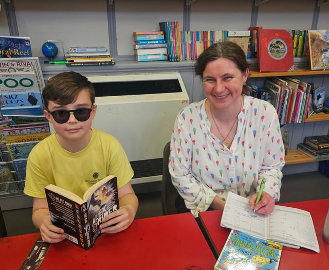Volunteers improve pupils reading skills through support in schools